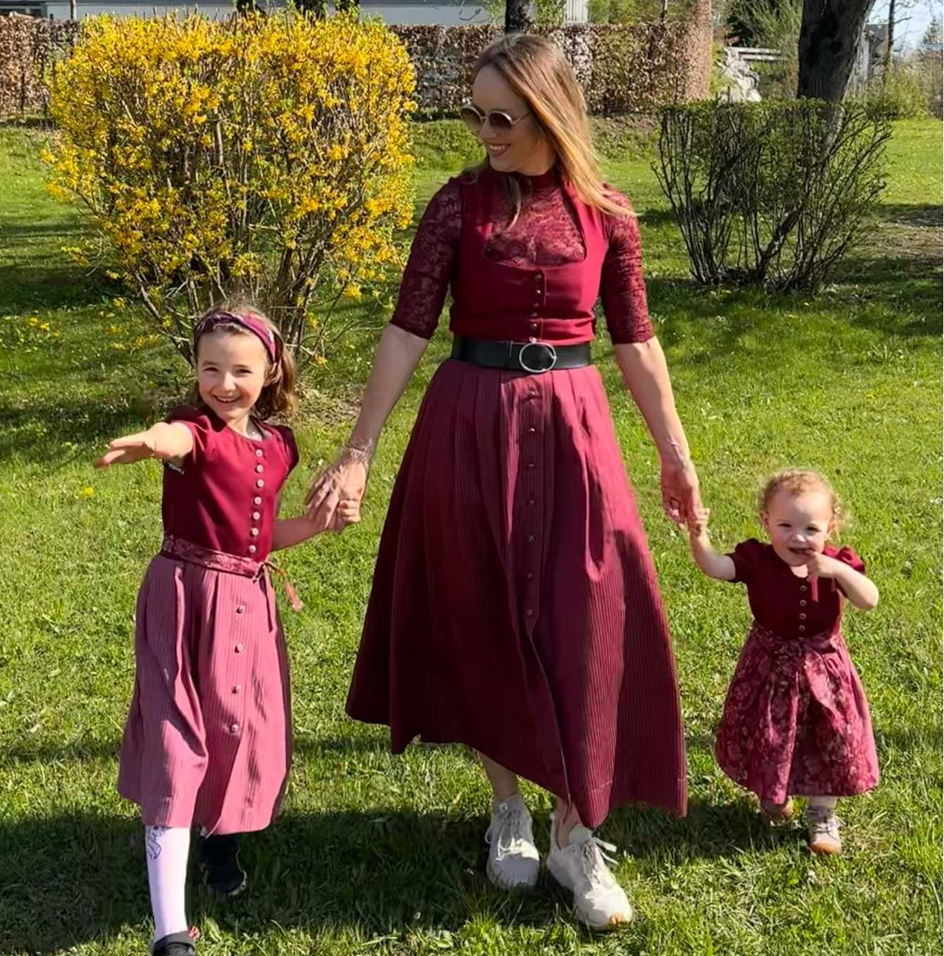 Damendirndl & Kinderdirndl weinrot (C)