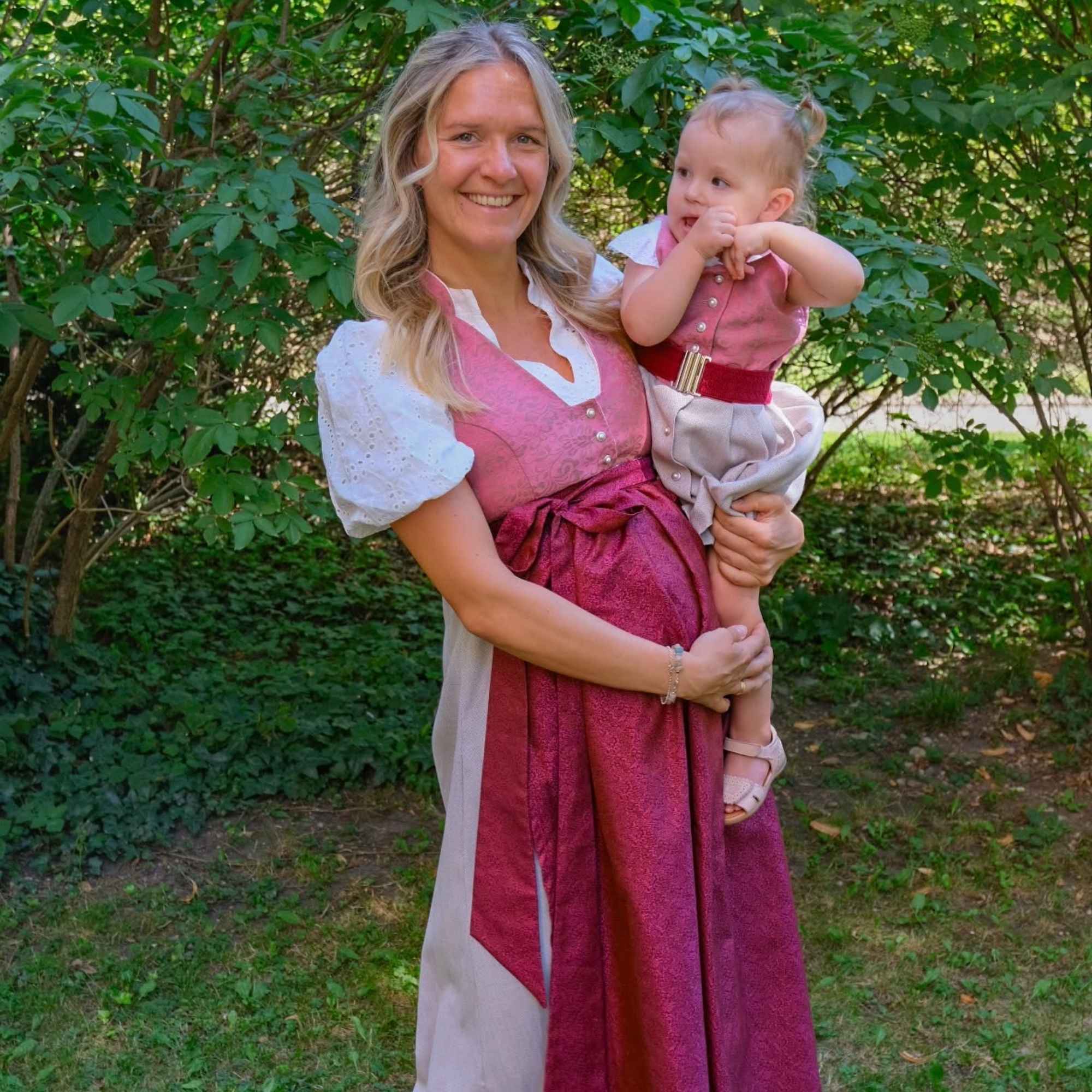 Umstandsdirndl + Kinderdirndl rosé/beige